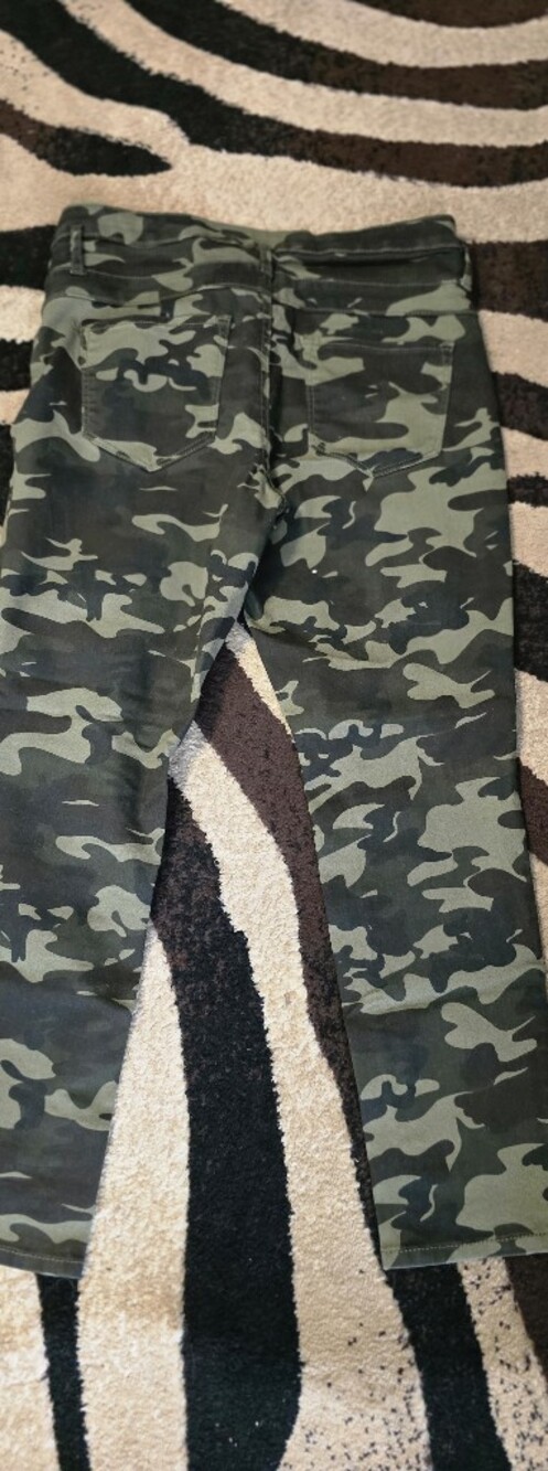 No Boundaries Women's Straight Leg Camo Jeans in Green